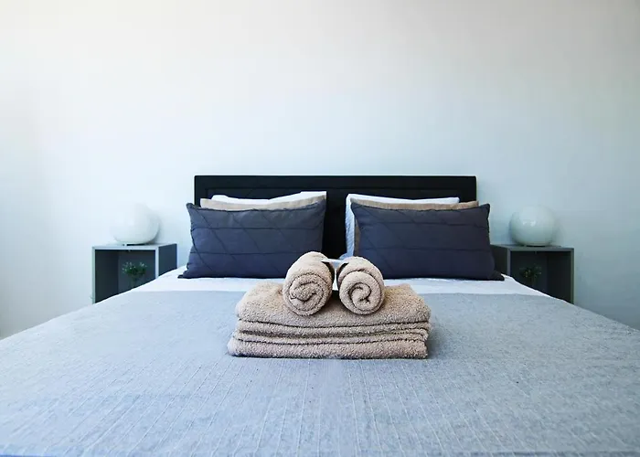 Phaedrus Living: Seaside Luxury Flat Lighthouse 74