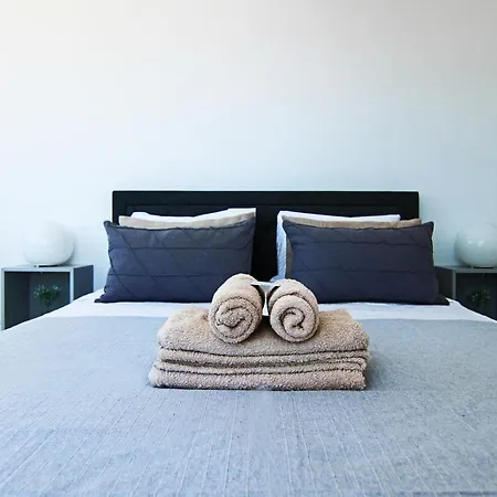 Phaedrus Living: Seaside Luxury Flat Lighthouse 74